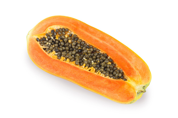 rijp papaya op witte achtergrond - Foto, afbeelding
