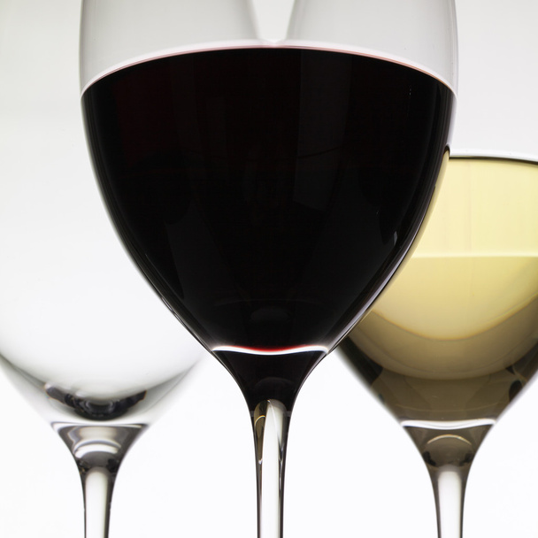 Wineglasses with red  and white wine  - Foto, afbeelding