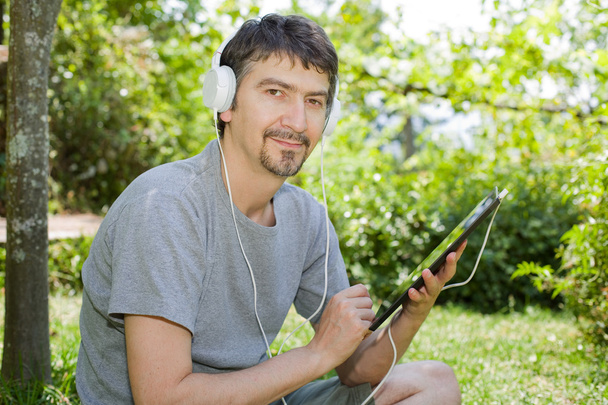 man with tablet - Photo, image
