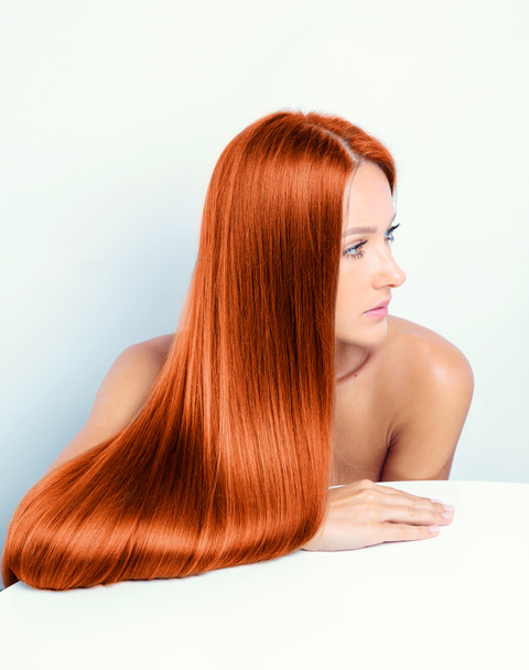 hosszú vörös haja divat modell - Fotó, kép