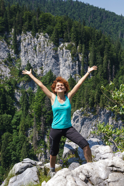 woman hiker celebrating freedom - Фото, зображення