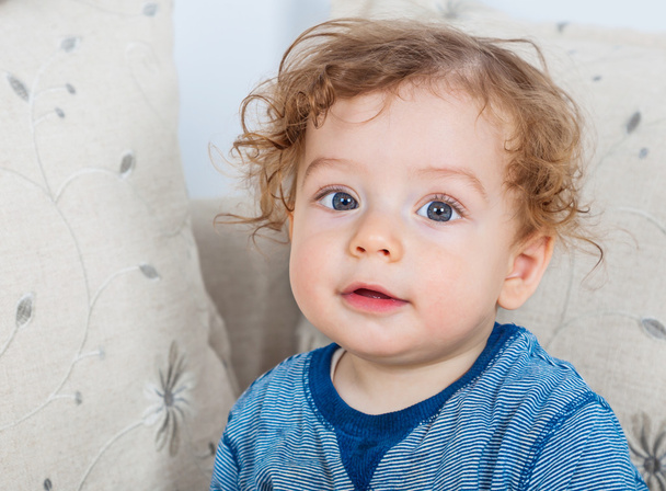 Baby boy with curly hair - Φωτογραφία, εικόνα