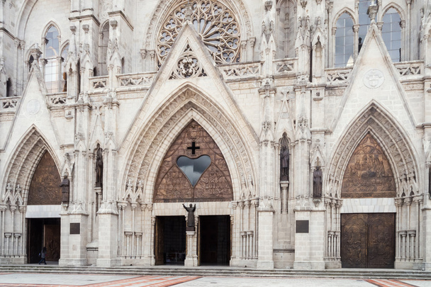 Hlavní vchod baziliky del Voto Nacional - Fotografie, Obrázek