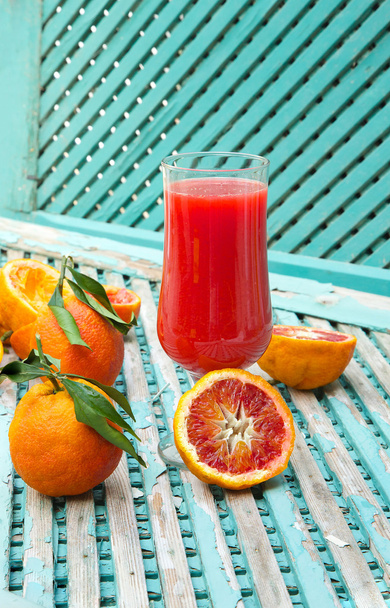 Jugo fresco de naranja sangre
 - Foto, Imagen