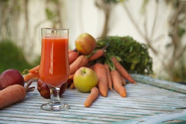 Стакан яблочного морковного сока
 - Фото, изображение