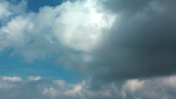Nuages orageux sans oiseaux
 - Séquence, vidéo