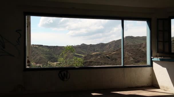 ablak az elhagyott hotel - Felvétel, videó