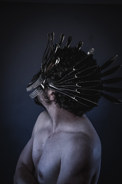 man with a crown of forks and knives - Фото, зображення