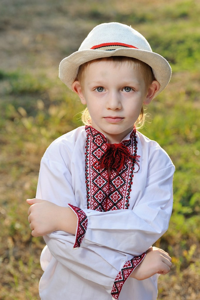 Chłopiec w tradycyjny strój ukraiński - Zdjęcie, obraz