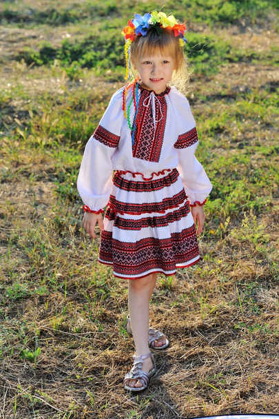 Dívka v ukrajinské tradiční oblečení - Fotografie, Obrázek