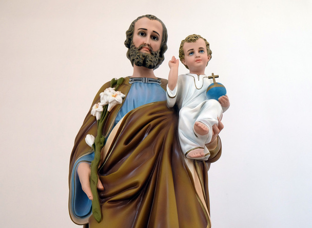 Святой Иосиф держит младенца Иисуса
 - Фото, изображение