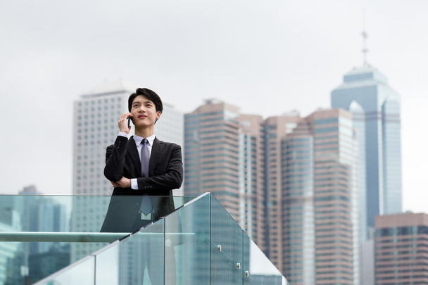 asiatique homme d'affaires en costume d'affaires à l'extérieur
 - Photo, image