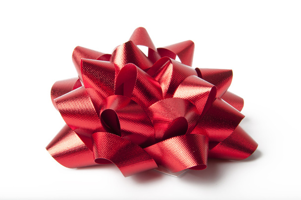 Solo lazo de regalo de cinta roja aislado en blanco
 - Foto, imagen