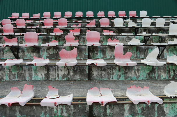 Nefunkční sedačky na stadionu - Fotografie, Obrázek