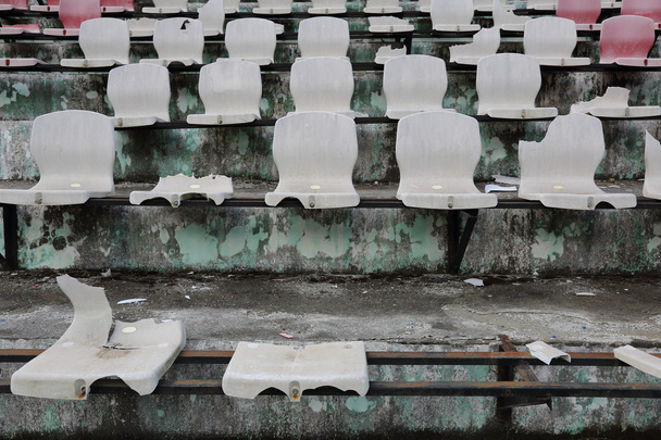 Stadyumda kırık koltuk - Fotoğraf, Görsel