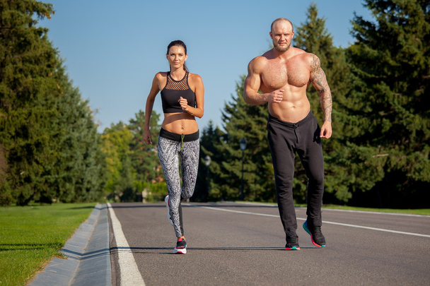 Man and woman running in park - Zdjęcie, obraz