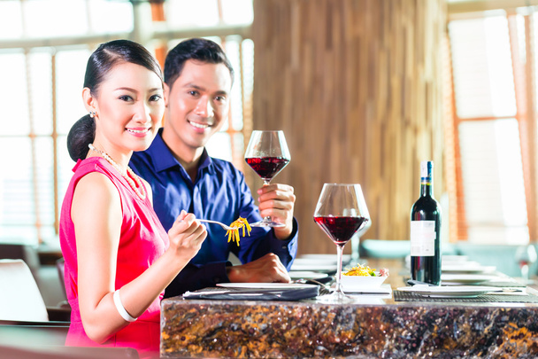 Portrait of Asian couple eating in restaurant - Foto, immagini