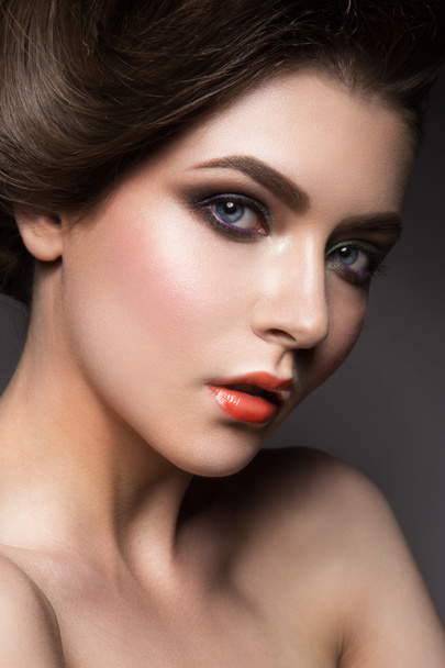 Beautiful young model with bright make-up - Фото, зображення