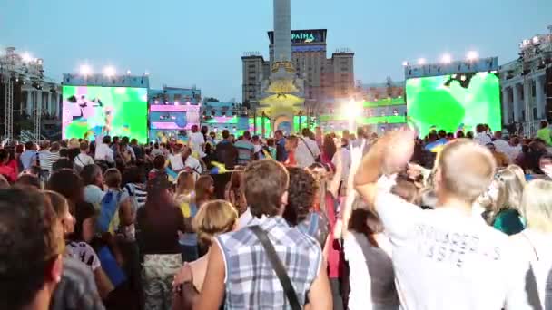 Gente en concierto en Kiev, Ucrania
 - Metraje, vídeo