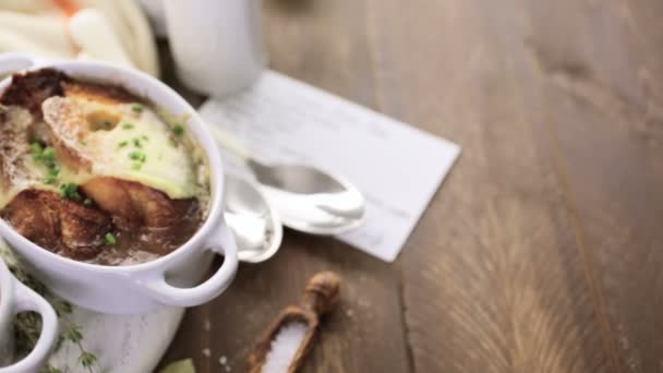 Sopa de cebolla francesa
 - Imágenes, Vídeo