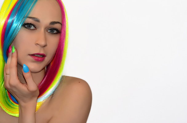 hermosa chica con el pelo del arco iris
 - Foto, Imagen