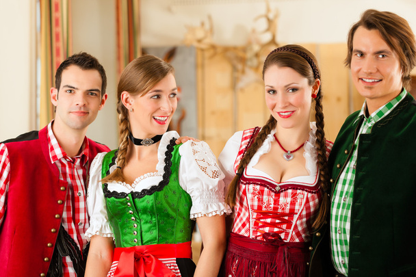 people in traditional Bavarian Tracht in restaurant or pub - Foto, afbeelding