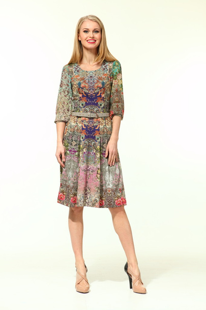 schöne Geschäftigkeit Frau Mode-Modell in floralen Kleid - Foto, Bild