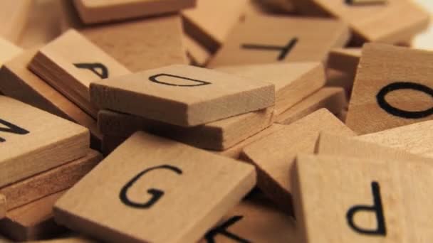 dřevěná abeceda písmen - Záběry, video