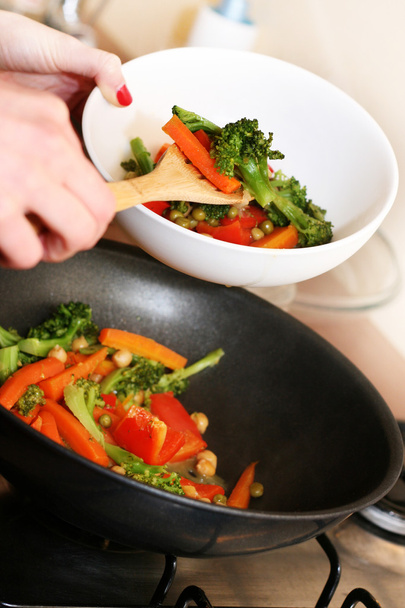 wok tavada sebze yemek - Fotoğraf, Görsel
