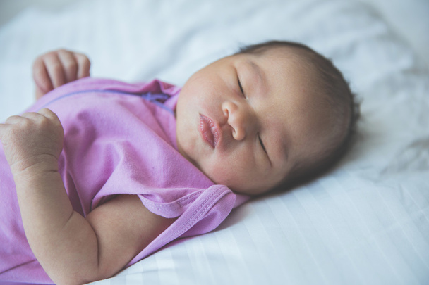 recién nacido bebé asiático
 - Foto, imagen