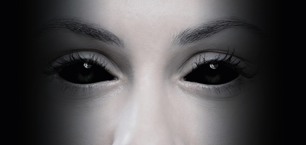 Fechar-se de maus olhos femininos
 - Foto, Imagem