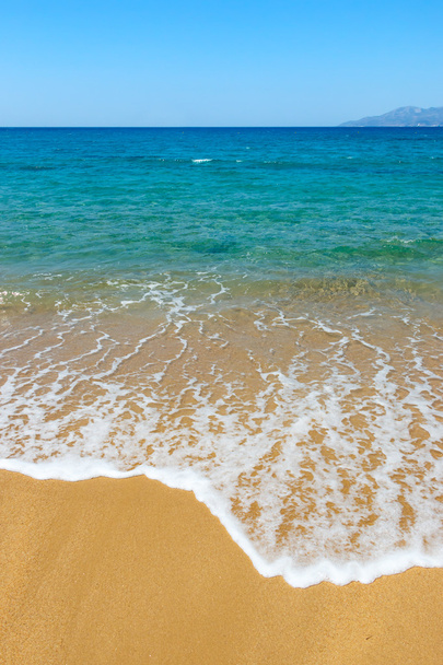 Kultainen hiekka ja taivaansininen meri
 - Valokuva, kuva
