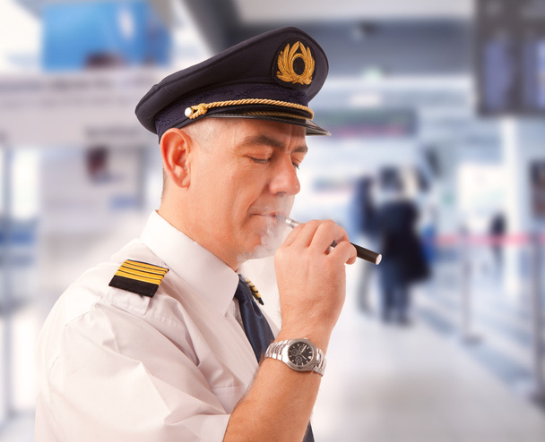 Πιλότος με e-τσιγάρων - Φωτογραφία, εικόνα