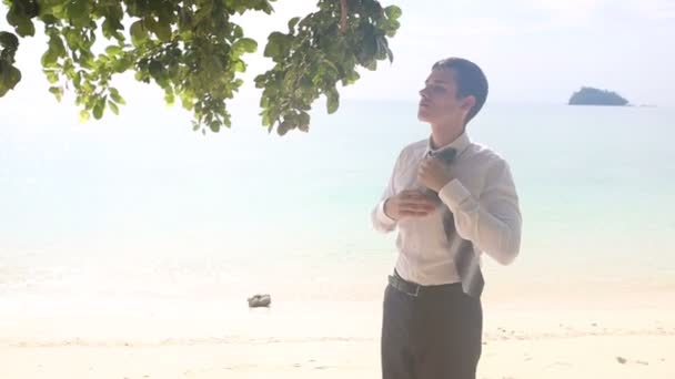 handsome groom on beach - 映像、動画
