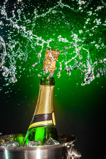 Bottle of champagne with splash - Foto, afbeelding