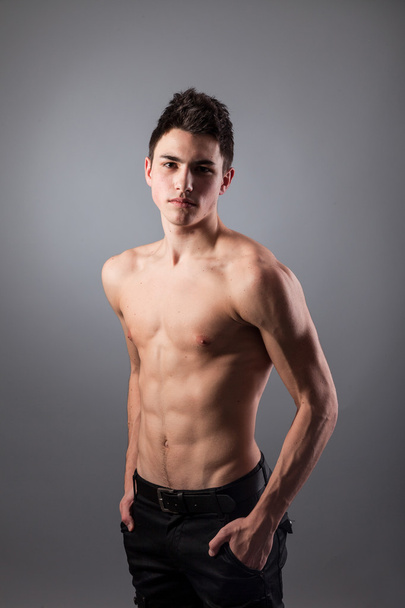 Portrait of young bodybuilder man - Foto, imagen
