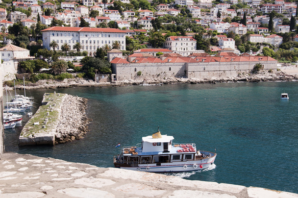 El puerto en la ciudad amurallada de Dubrovnic en Croacia Europa
 - Foto, imagen