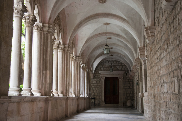 Kathedralenkloster in der ummauerten Stadt Dubrovnik in Kroatien - Foto, Bild