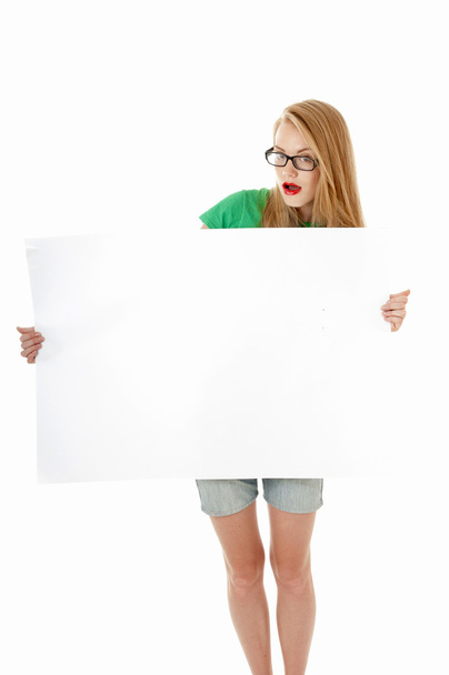 Happy girl showing blank empty billboard poster sign - Foto, Imagen