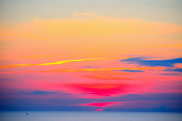 värikäs auringonlasku yli meren Alghero
 - Valokuva, kuva