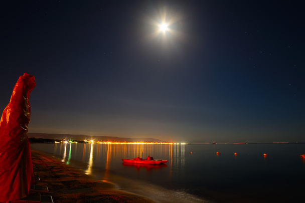 şemsiye ve bir yıldızlı gece Alghero'da teknede - Fotoğraf, Görsel