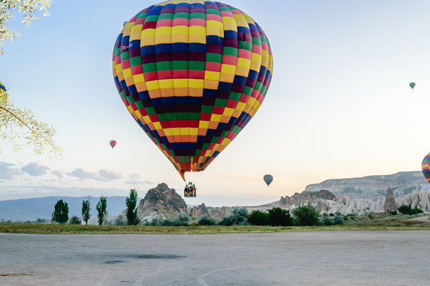 Hete luchtballon over Cappadocië - Foto, afbeelding