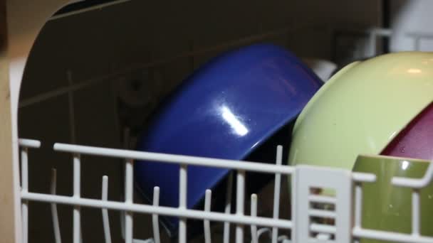 Chargement lave-vaisselle 3
 - Séquence, vidéo
