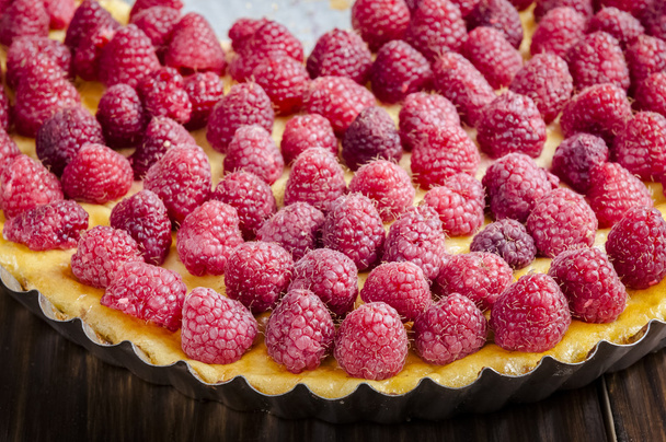 cake with raspberries - Φωτογραφία, εικόνα