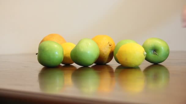 Μαζεύοντας φρούτα - Πλάνα, βίντεο