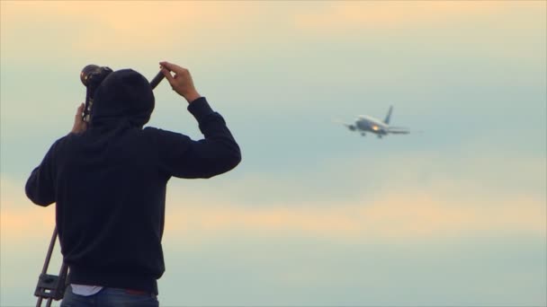 Αεροπλάνο Spotter γυρίσματα προσγείωση αεροπλάνου - Πλάνα, βίντεο