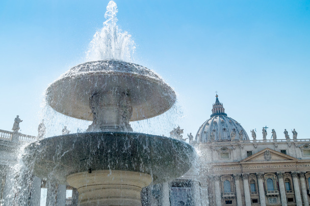 Vatican, St. Peter's square, fountain. Rome - Zdjęcie, obraz