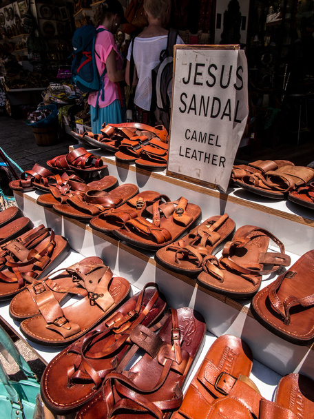 sandalen gemaakt van camel huid, genaamd Jezus sandalen blootgesteld voor sal - Foto, afbeelding