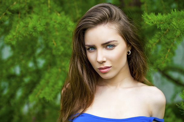 Portrait of young brunette woman - Fotografie, Obrázek