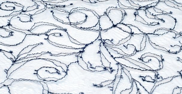 Textura tela de encaje. encaje en el estudio de fondo blanco. tela delgada hecha de hilo o hilo. típicamente uno de algodón o seda, hecho por bucle, torsión, o hilo de tejer en patrones
 - Foto, Imagen
